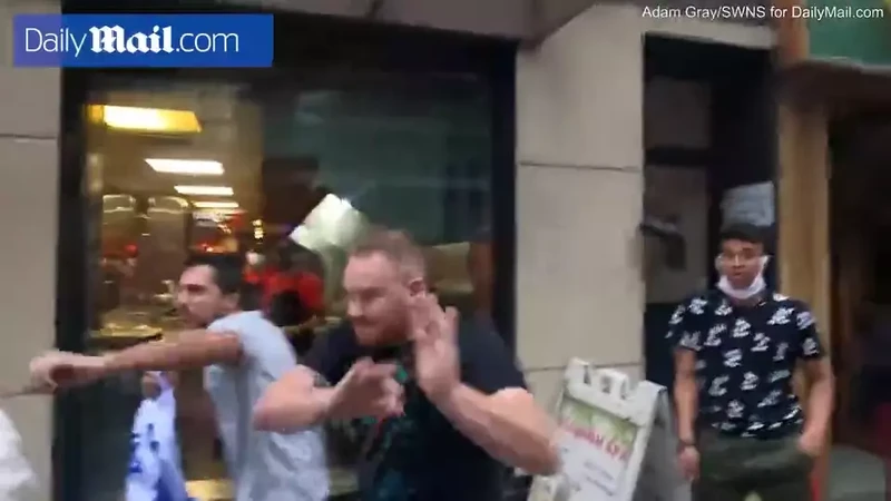 Salem Seleiman punches an Israel supporter in the face.mp4_#51